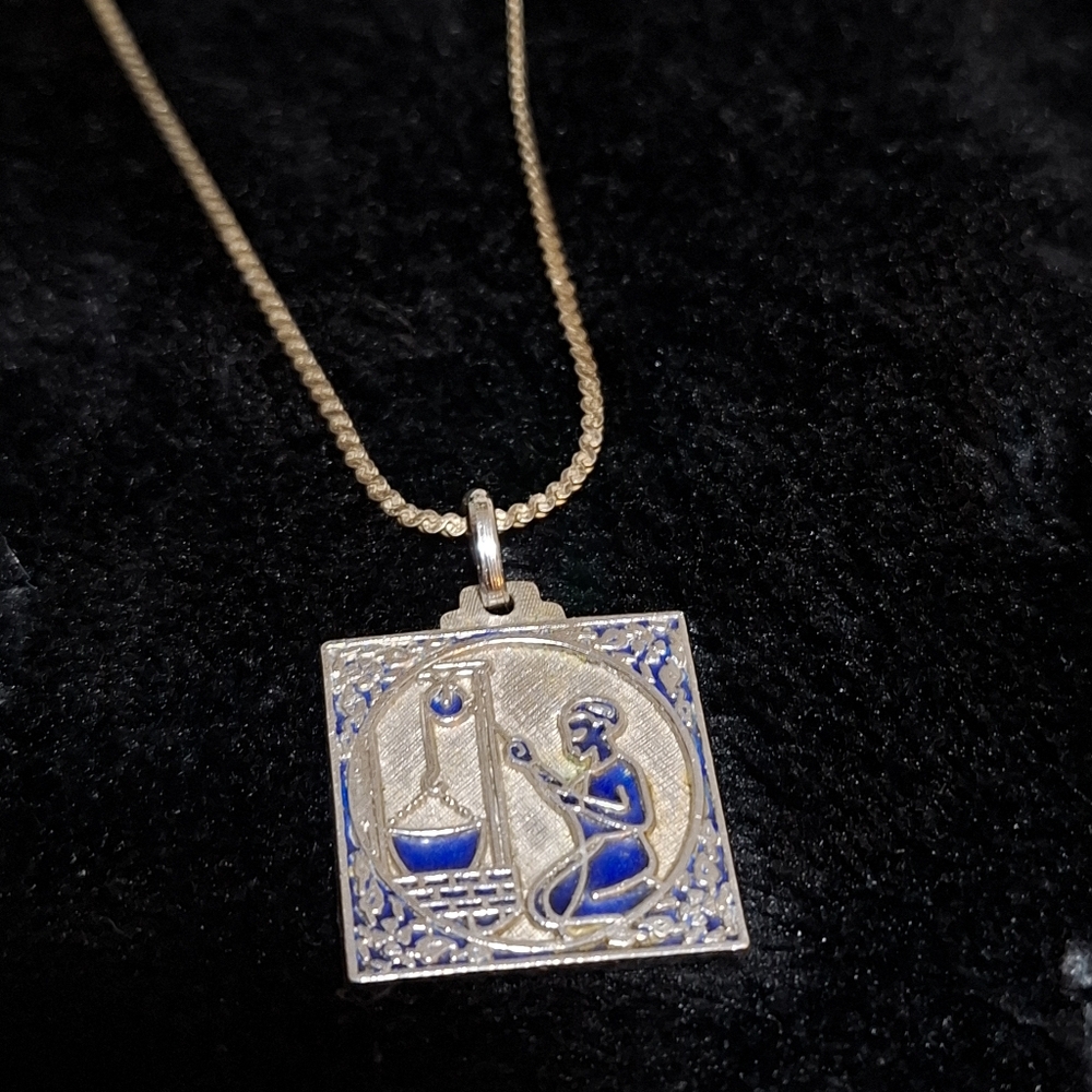 🛐Vintage 925 Sterling Silver Blue Enamel Italy Water Well Pendant Necklace - Picture 2 of 10
